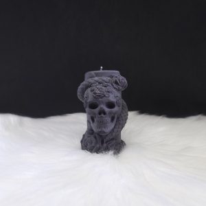 Bougie décorative noire en forme de cylindre avec crâne, serpent enroulé et roses sculptées