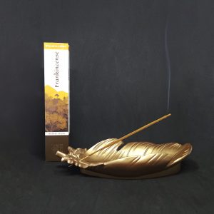Encens Himalaya Frankincense – boîte d’encens et bâton en train de brûler