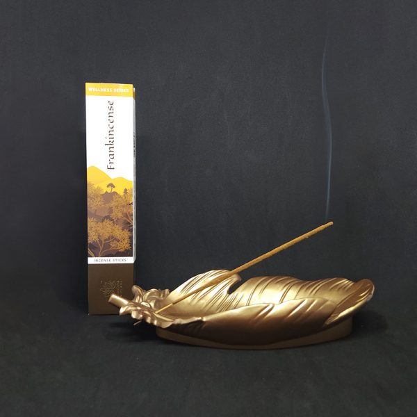Encens Himalaya Frankincense – boîte d’encens et bâton en train de brûler