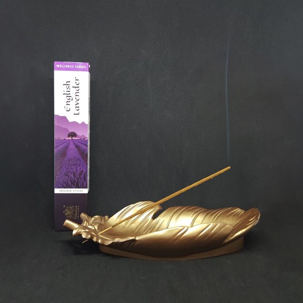 Encens Himalaya Lavande Anglaise – boîte d’encens et bâton en train de brûler