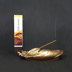 Encens Himalaya Palo Santo – boîte d’encens et bâton en train de brûler