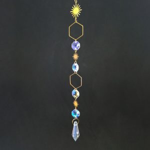 Sixième modèle d’attrape-soleil ésotérique en métal doré avec cristaux en forme d’octogone et classique accompagné de d'octogones et soleils en métal doré
