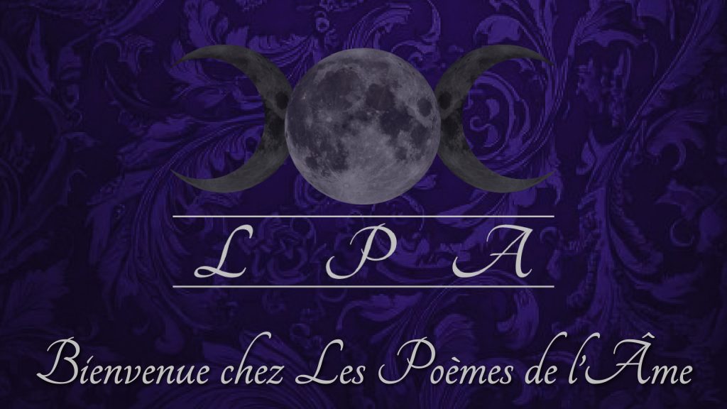 Bienvenue dans la boutique ésotérique Les Poèmes de l'Âme avec logo triple lune noir et violet accompagné de l'inscription "LPA" avec des lignes au dessus et en dessous, le tout en argenté sur fond baroque violet